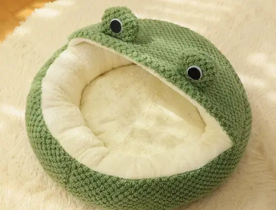 Warm Cuddler Pet Bed: Frog Design, Plush Lined (Green-White, Winter)